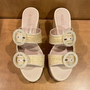 NWT Schultz nude platform sandals